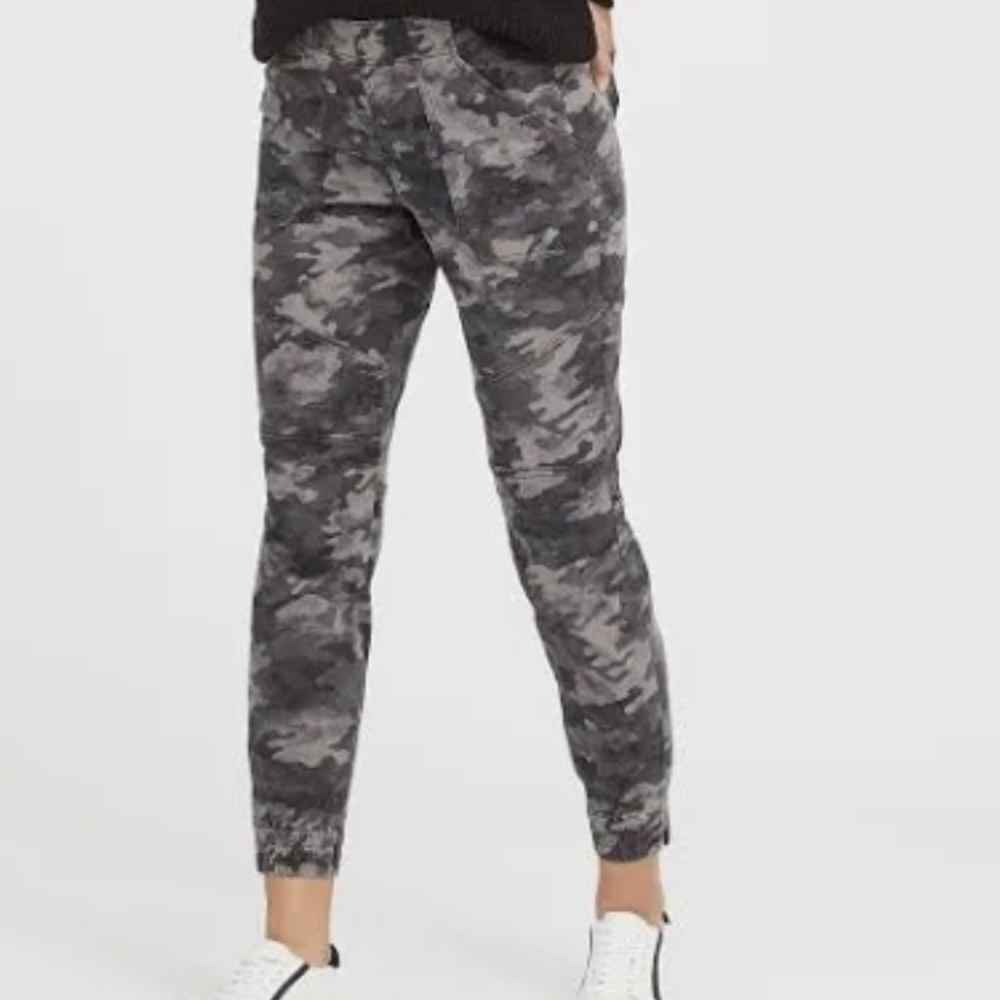 Spanx Stretch Twill Cargo Jogger / Backwash Camo / Medium